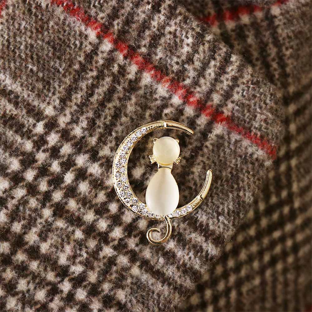 Clothes Accessories Opal Stone Design Sense Moon Cat Brooch Lapel Pins Women Brooch Corsage Brooch