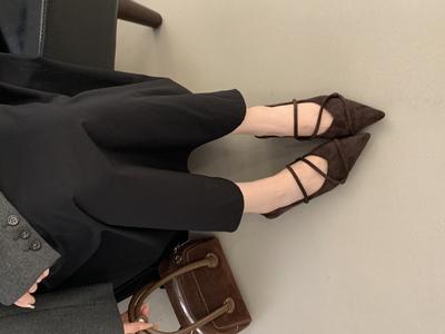 Retro Mary Jane Einzelne Schuhe mit niedrigem Absatz aus Wildleder mit spitzer Zehenpartie Damenschuhe 2025 neu Frühling Pendler Französische Abendschuhe