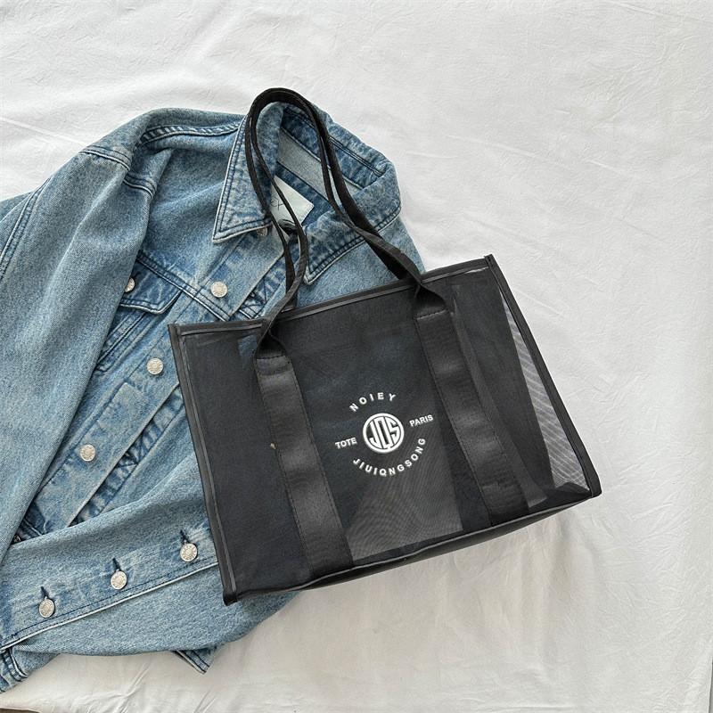 

Stylish Black Tote Bag For Autumn Casual Commute With Large Capacity And Trendy Design