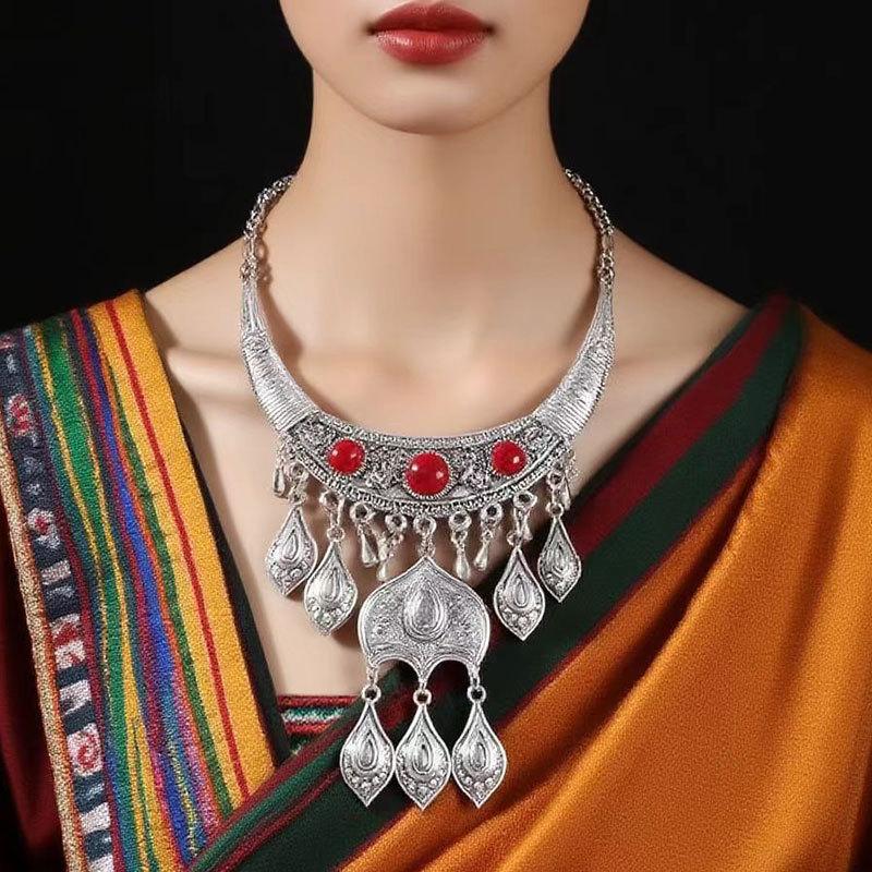 Retro Ethnic Portrait, Coin Tassel Necklace, New Chinese Exotic Collarbone Chain, Miao Jiang Girl Neck Chain
