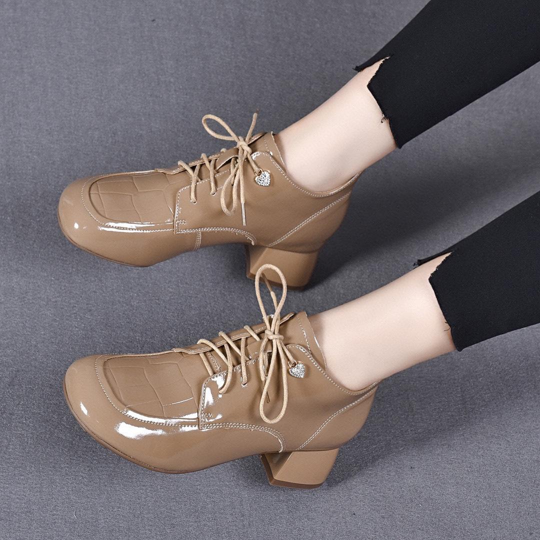 

Туфли-лодочки с глубоким вырезом женские 2025 осень-зима новые европейский и американский стиль круглый носок шнуровка модная обувь высокие каблуки коровья лакированная кожа 40