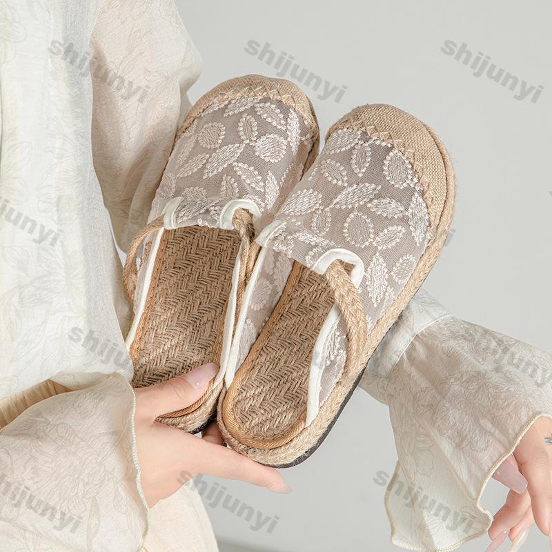 Fashion Women's Flats 2025 Summer New Breathable Vintage Embroider Casual Shoes Fashion Lightweight Comfortable Soft Sole Half Slippers