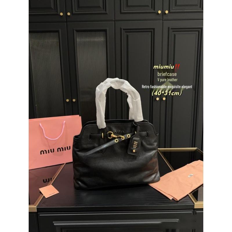Miu's 2025 Retro Large-Capacity Shell Handbag: Fashionable, Versatile Tote & Briefcase