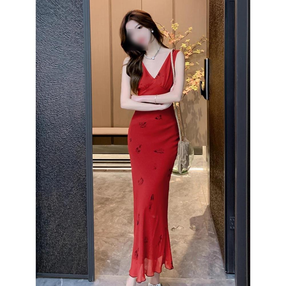 Sleeveless V-neck Red Dress, Children's Summer High-end Suspender Waist Temperament Vacation Long Skirt