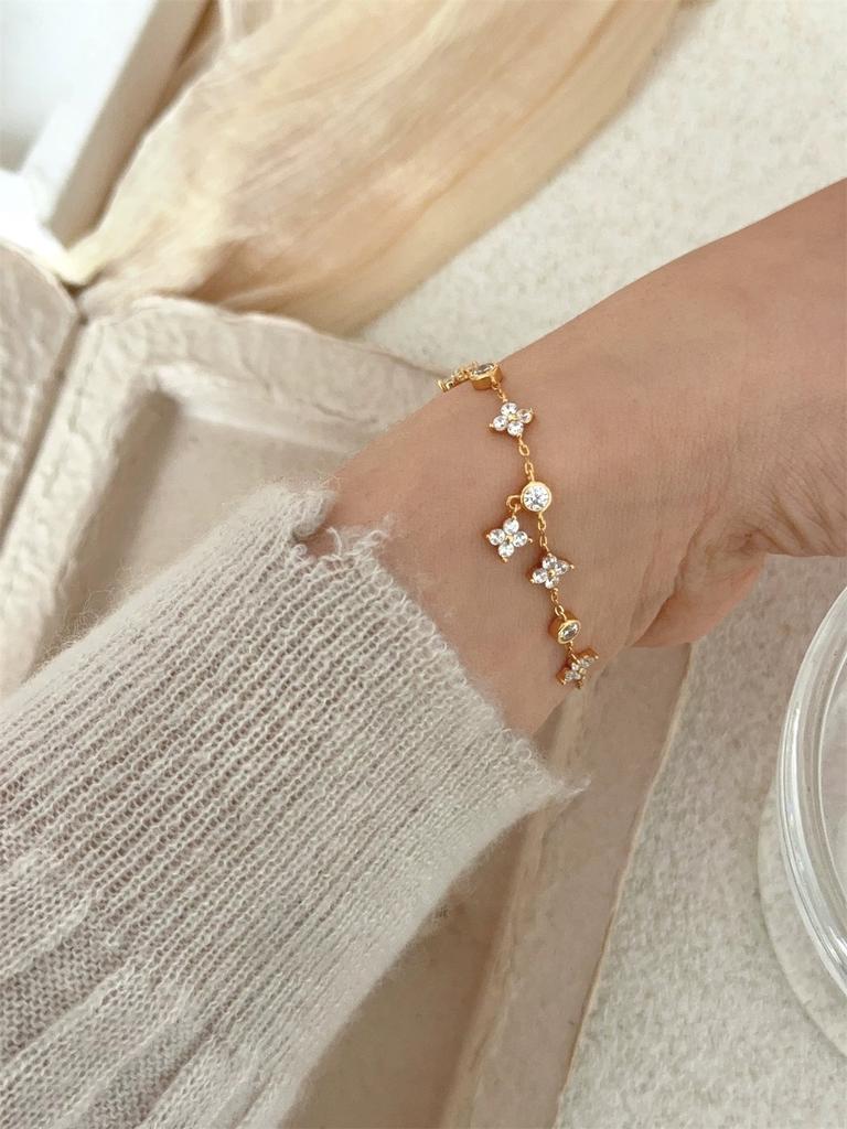 ZAKOL Shiny Zircon Inlaid Four-leaf Flowers Chain Bracelet for Women Niche Simple Desgin Stacked Bracelets Party Accessories