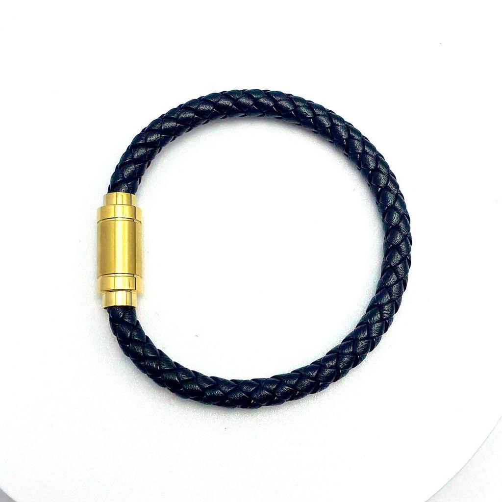 Bracciale da Uomo in Pelle Intrecciata e Acciaio al Titanio con Chiusura Magnetica