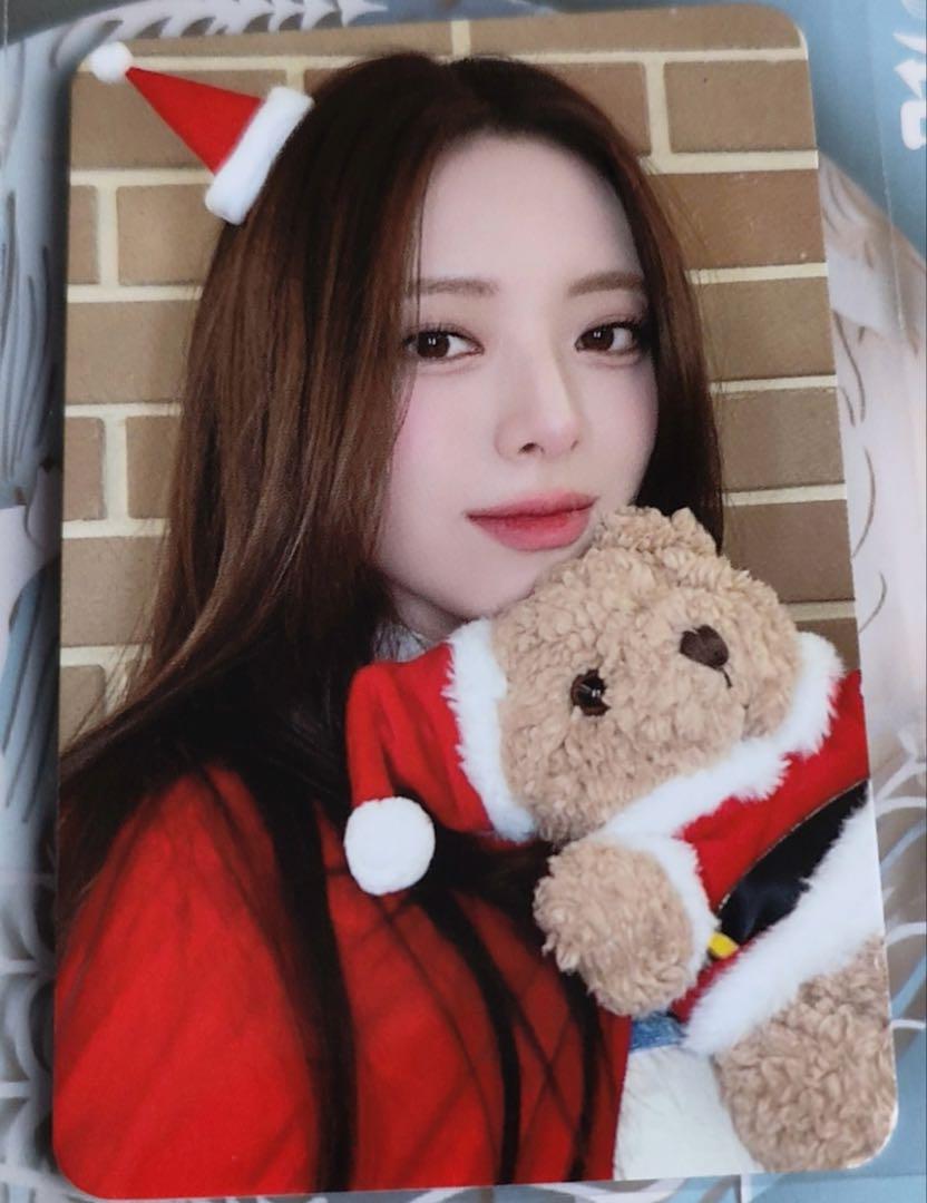 

[USED] ITZY Yuna GOLD makestar limited edition Christmas trading card