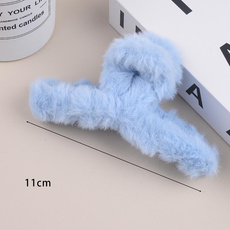 Large Milk Coffee Plush Claw Clip: Fluffy Autumn/Winter Hairpin for Women