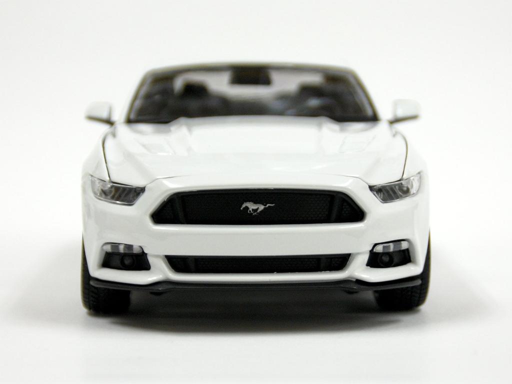 Maisto Special Edition 118 Series SE 2015 Ford Mustang White 200-129
