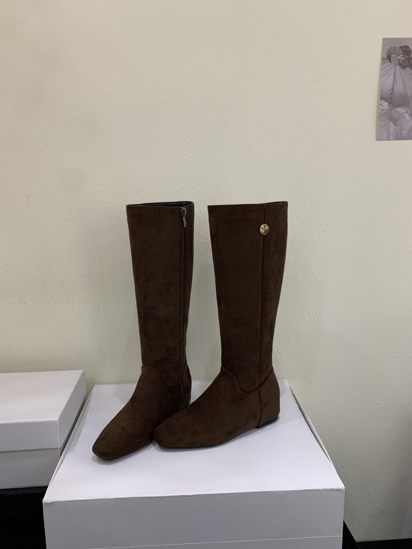 

Inside~ French retro square head straight but knee boots women s boots new in autumn and winter 2025 39 темно-коричневого