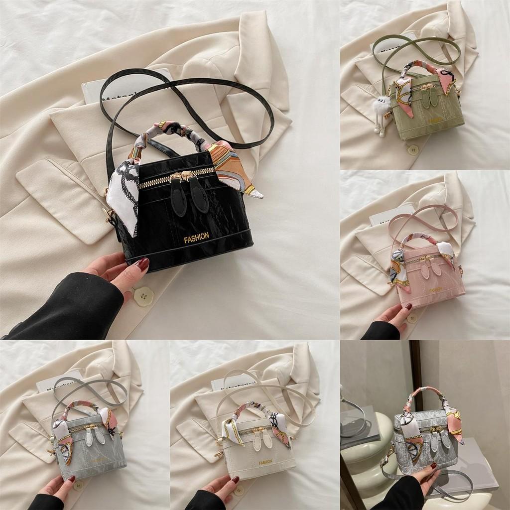 Vintage Water Bucket Bag For Women With Zipper Closure And Polyester Interior For Daily Use