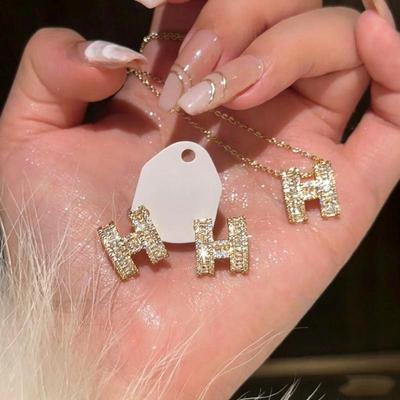 Luxuriöse H-Buchstaben Ohrringe mit vollem Diamant-Zirkonia für Damen - High-End Geometrisches Design