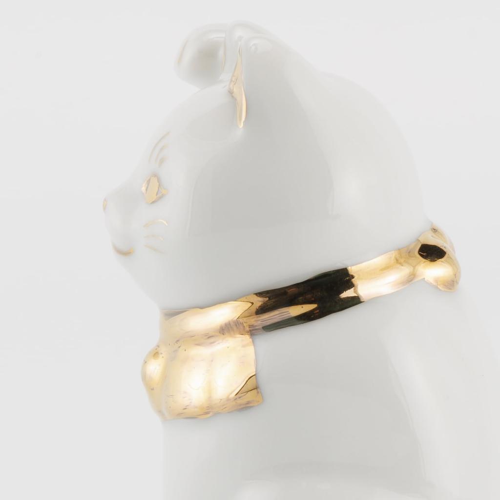 Seto ware white with right paw in approximately 5cm in diameter and 9cm in mini good luck made in Maneki-neko (beckoning cat) figurine, gold, height,