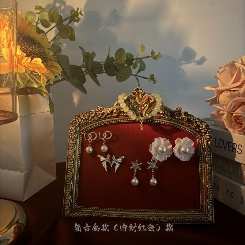 

Jewelry vintage European display frame picture frame necklace earrings Storage jewelry jewelry display shooting display props 20X19.5CM червоний
