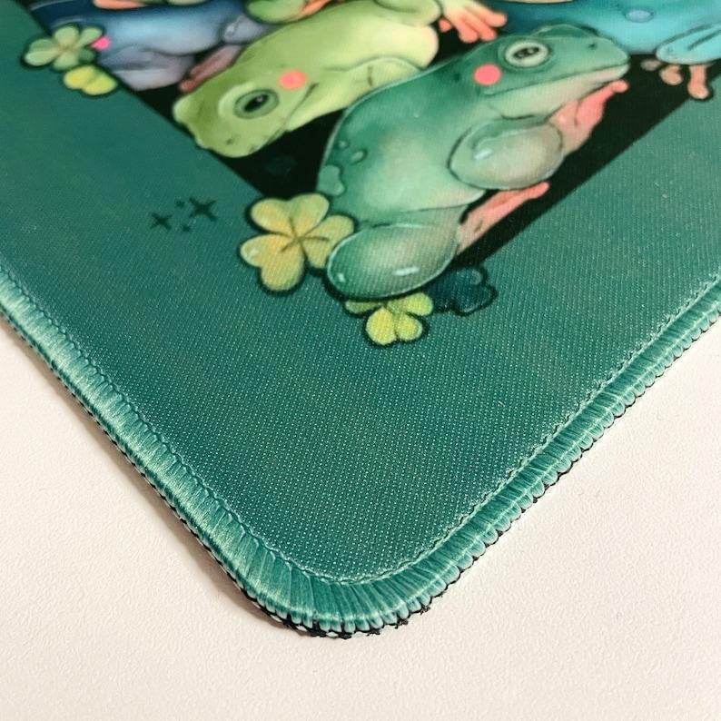 

Frog Pile Mouse Pad Textile Mousepad Cute Desk Mat Non Slip Rubber Desk Decor Kawaii Desk Pad Mouse Pads Laptop Accessories 220X180X2MM
