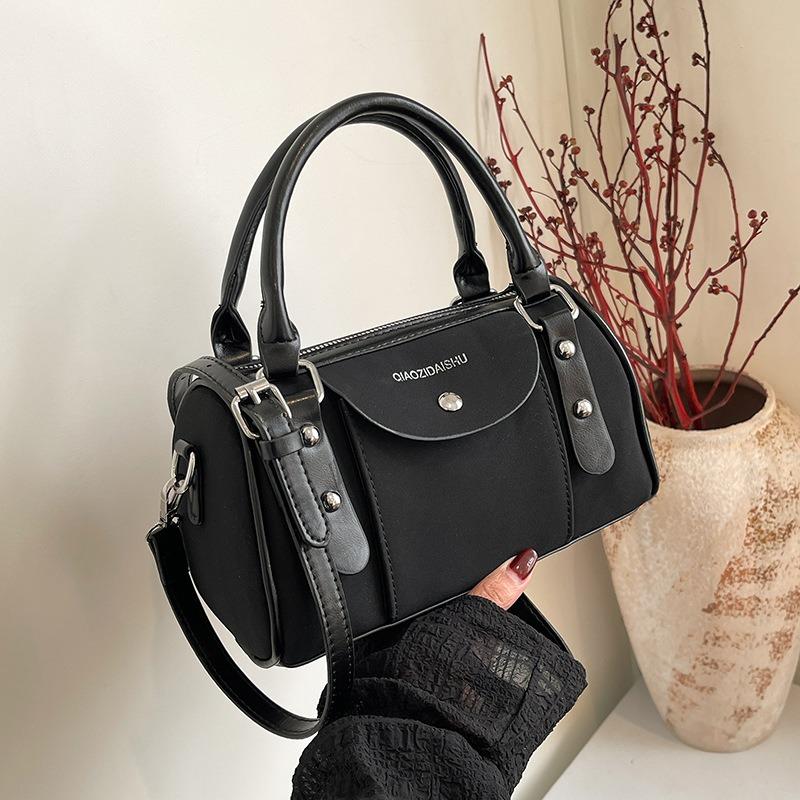 Popular small bag women's new portable pillow bag high-end retro commuter messenger bag