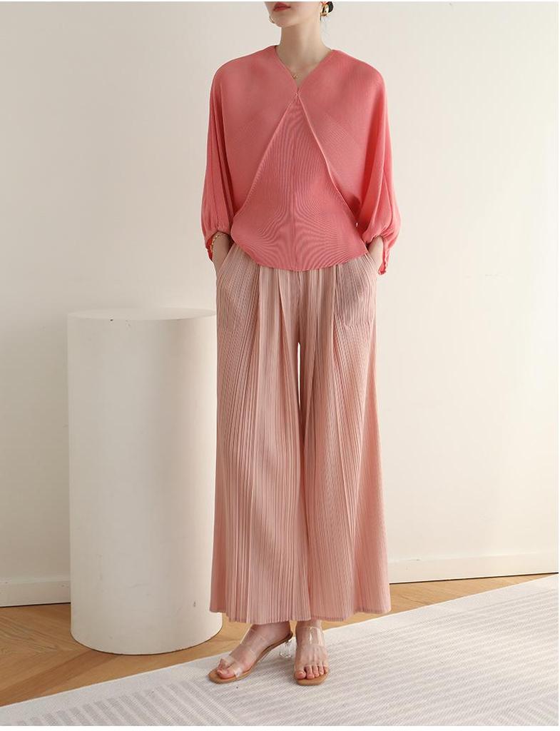 2026 Spring Miyake High-End Pleated Light Luxury Batwing Sleeve Slimming Top