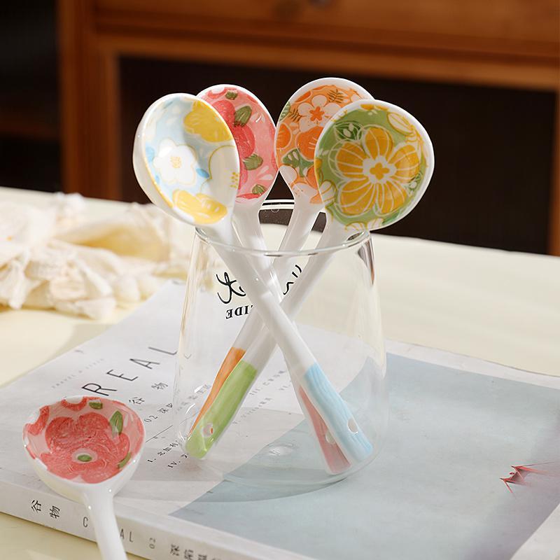 Kawaii květinová keramická polévková lžíce Roztomilá korejská zmrzlina Ručně malovaný kávový dezert Lžíce s dlouhou rukojetí Kuchyňské doplňky