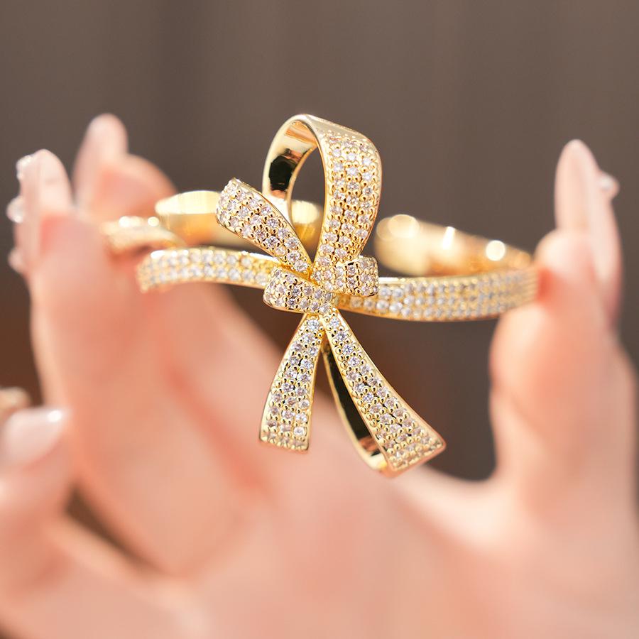 Ningguang Gold-Plated Zirconia Bow Cuff Bracelet: Luxury European-American Fashion Accessory