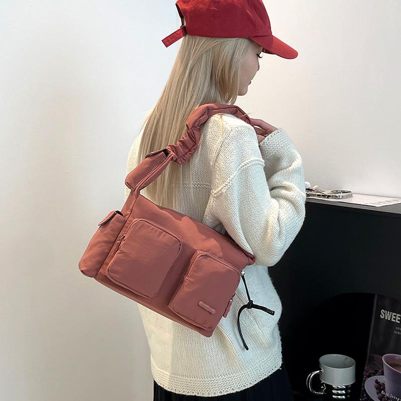 Neuer Design-Sinn einfache Damen-Tasche plissiert lässig vielseitig Nische Schulter Achseltasche