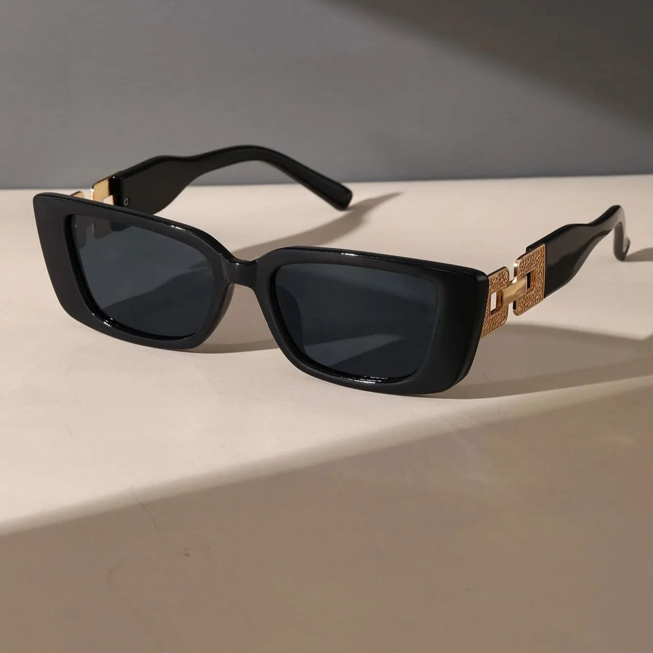 

High-Quality Square Glasses with Chain-Decorated Arms Unisex Suitable for Daily Wear Photography And Driving чорний