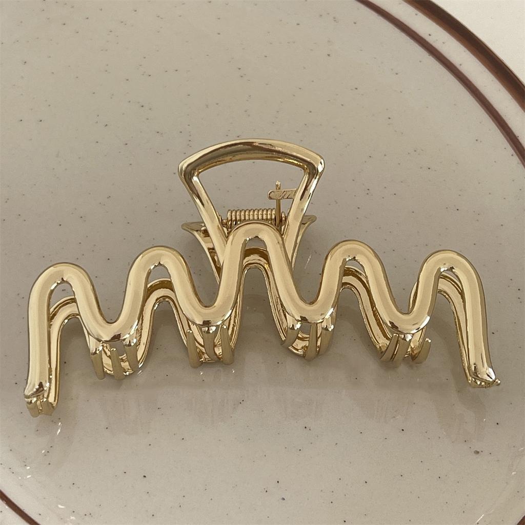 New Fashion Metal Love Star Claw Clip Elegant Hollow Hair Clips Crab Barrettes Hairgrip Hairpins For Women Hair Accessories Gift