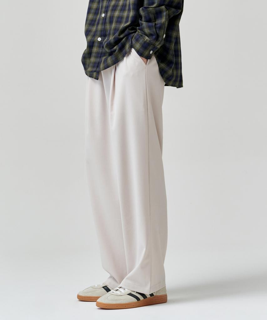 AGOD Single-Pleat Wide Elastic Waist Slacks [Cream]
