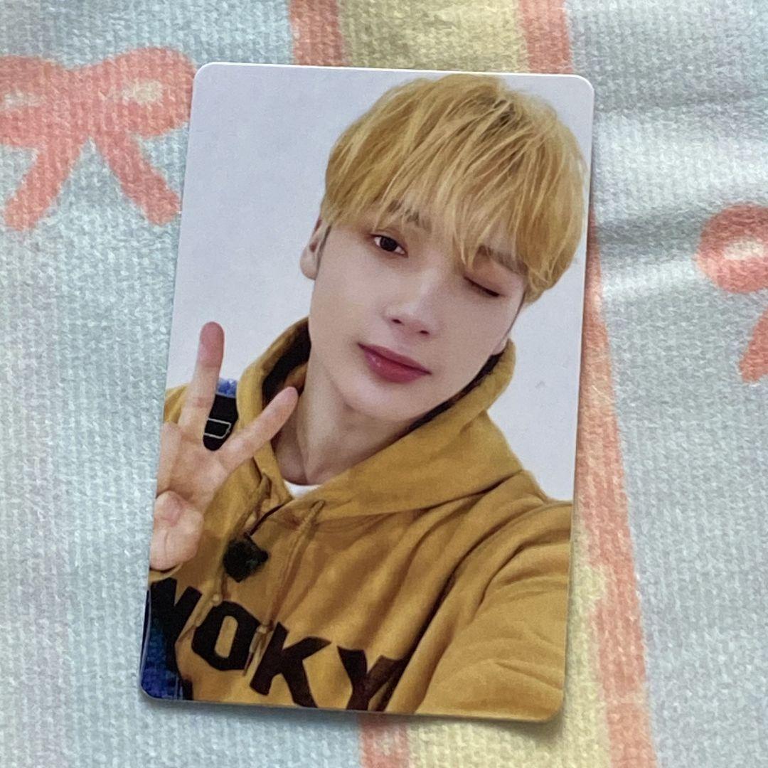 

[USED] Hueningkai TXT MOA happy together quiz FC trading card