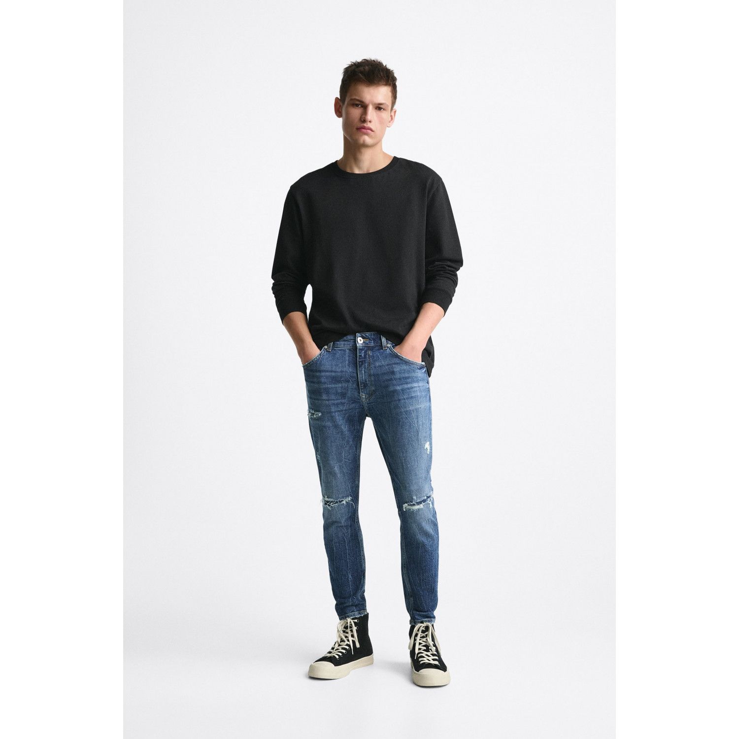 

RIPPED SKINNY JEANS