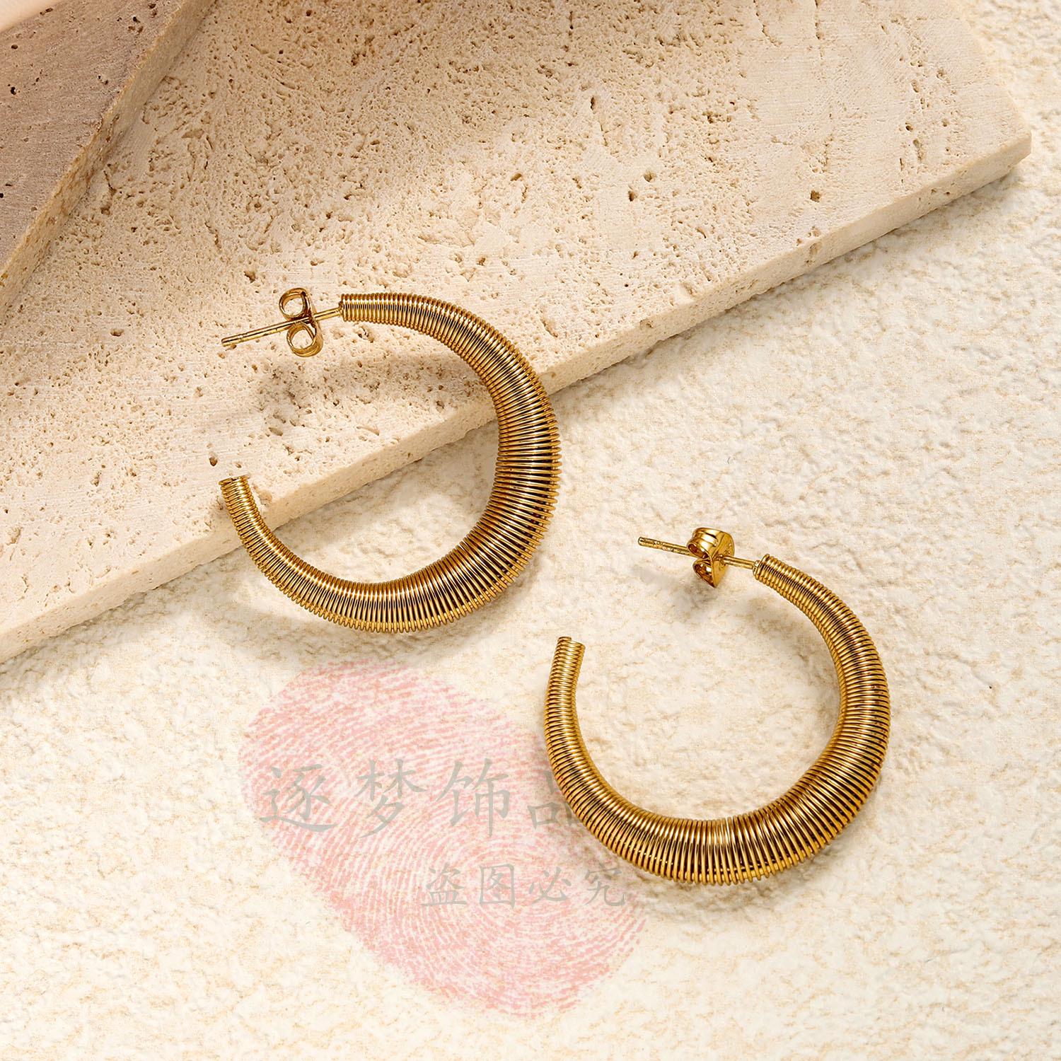 Crescent Spring 316 Stainless Steel Earrings: European-American Style, Fashionable and Luxurious Ear Cuff. Steel