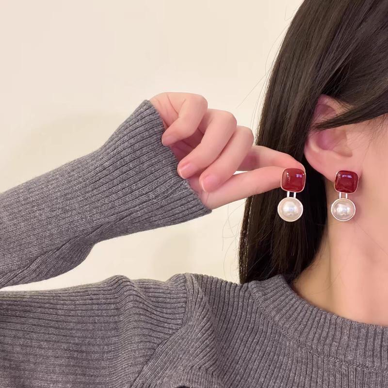 Square Wine Red Pearl Drip Earrings - French Elegance, Fashionable Geometric Ear Ornaments