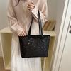 Personnalité étoile style étranger printemps nouveau grande capacité tendance style doux portable fourre-tout épaule aisselle sac pour femmes