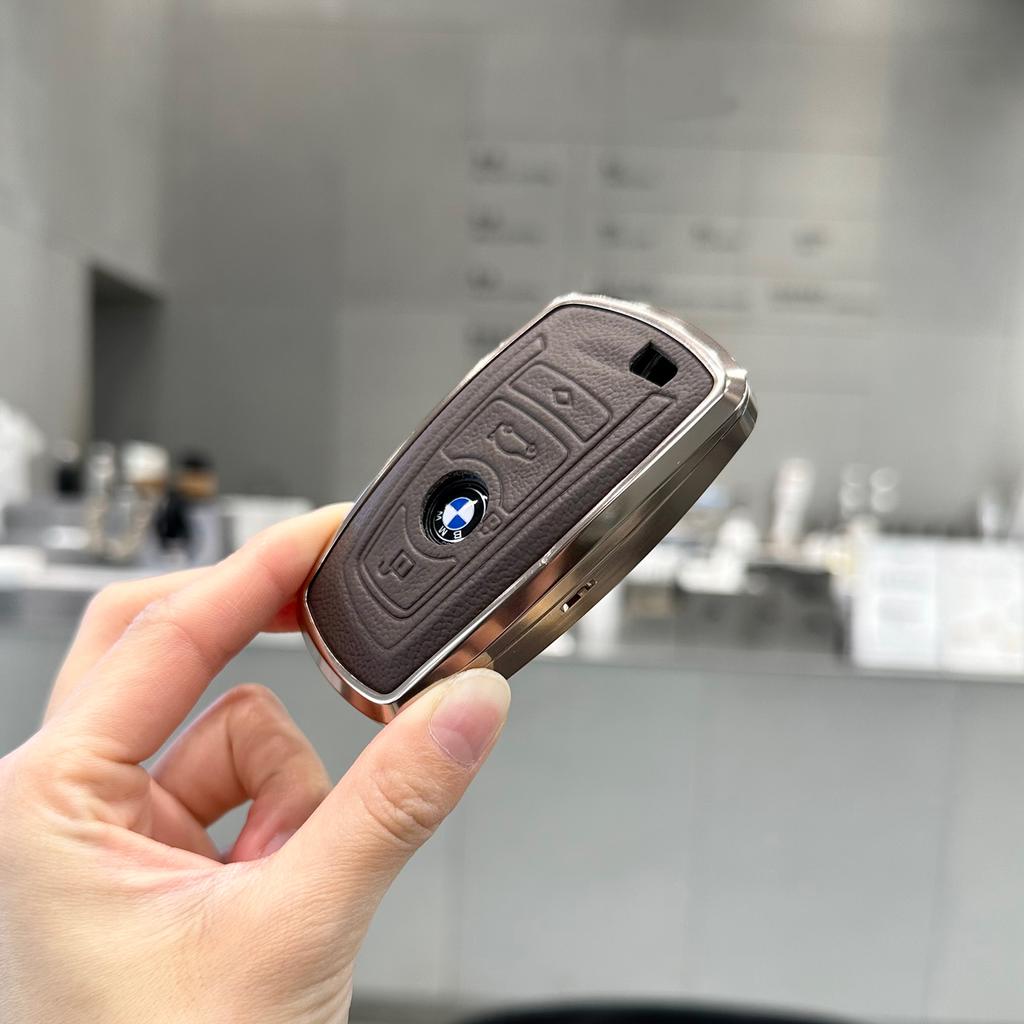 BAES5 New 2025 NEW Metal Car Key Case Cover Shell Fob For BMW i7 X7 G07 LCI iX I20 X1 U11 7 Series G70 G09 XM U06 G81 M3 2023 Protecto