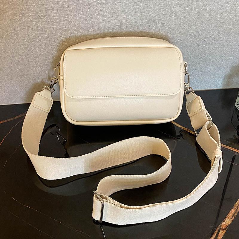 Ielgy Ladies Fashionable All-Match White Shoulder Messenger Small Square Bag