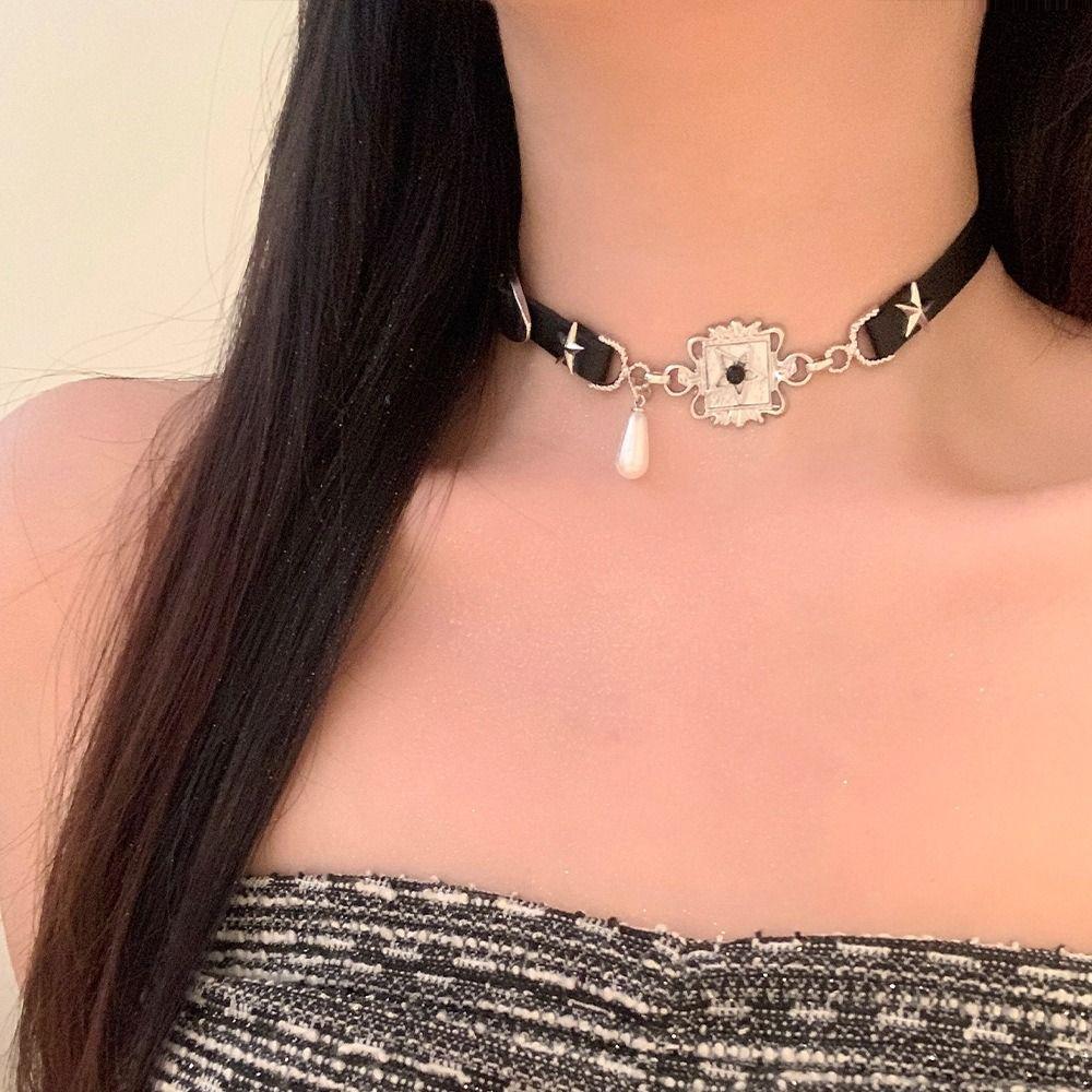 Asymmetric PU Leather Choker Metal Collarbone Chain Women Punk Y2K Star Choker Women