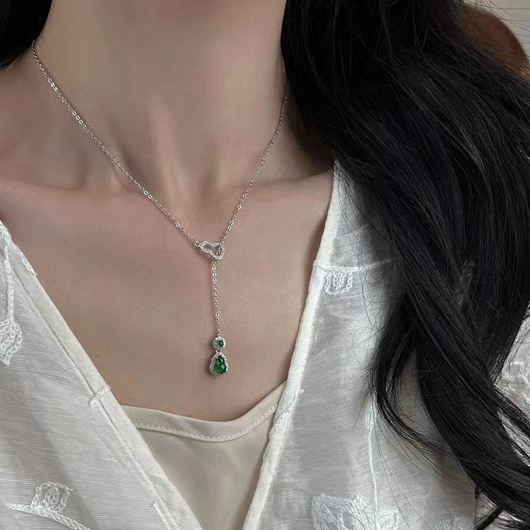 Yan Yu 2024 Double Ring Green Gourd Necklace: Chinese-Style Luxury Clavicle Chain for Women
