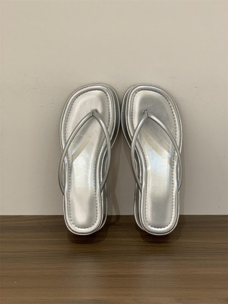 Thick-soled heightened pinch-on flip-flops fairy shoes 2025 new summer outer wear holiday wedge sandals