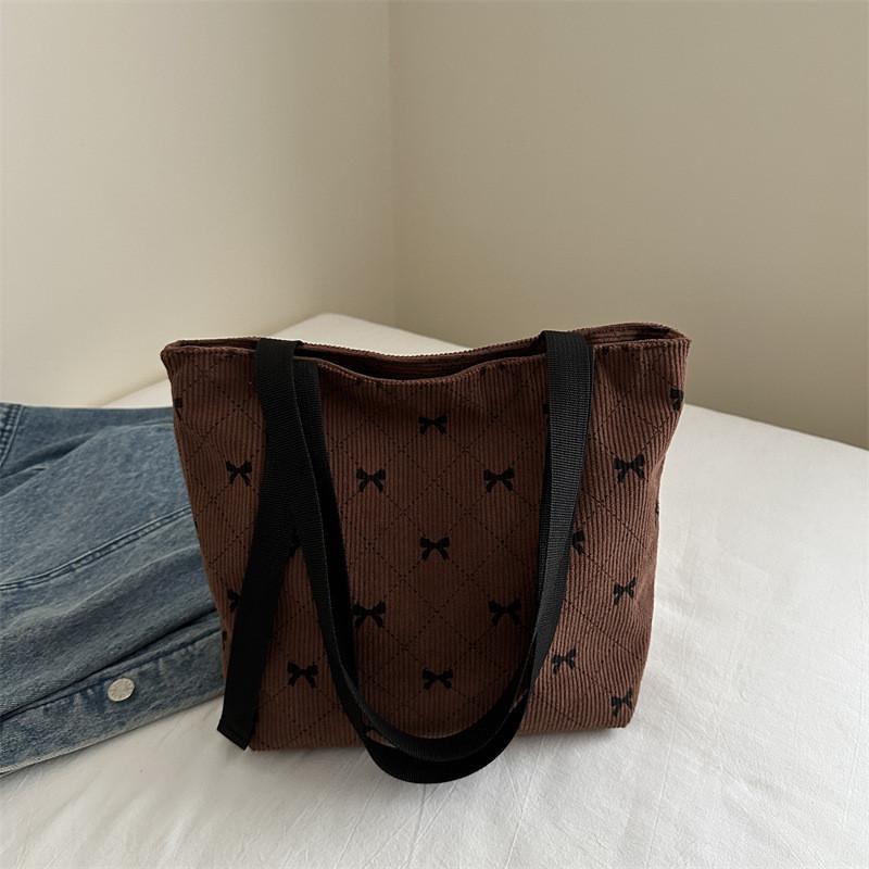 

Vintage Style 2024 Summer Casual Large Capacity Shoulder Tote Bag For Women In Multiple Colors кофейный