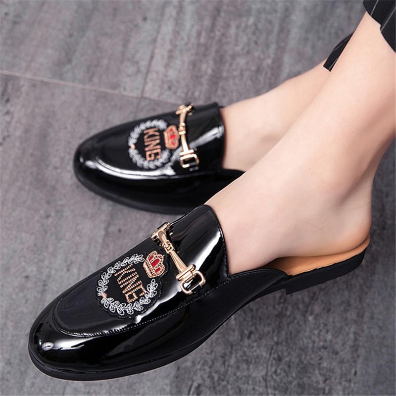 New Men's Half Slippers Trendy Embroidery Metal Button Shoes Male Casual Mules Moccasins Breathable Loafers Zapatos Hombre