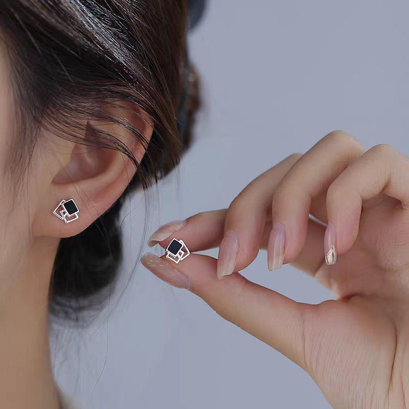 

Геометрические серьги-пусеты из серебра 925 пробы для женщин - 2025 Стиль легкой роскоши, высокого класса чёрный