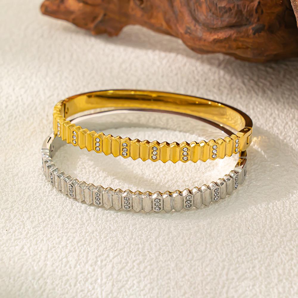 Retro European-American Luxury Stainless Steel Buckle Bracelet