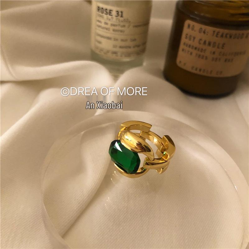 French High-End Adjustable Emerald Ring for Women – Korean Style, Light Luxury Design, Trendy Index Finger Accessory.
