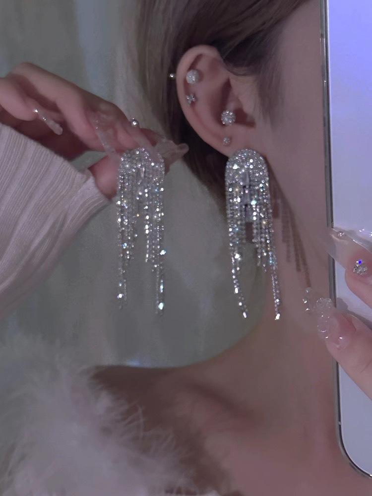 Silver Needle Diamond Fringed Metal Earrings European and American Fashion Long Earrings Light Luxury Personality Design Earrings Women