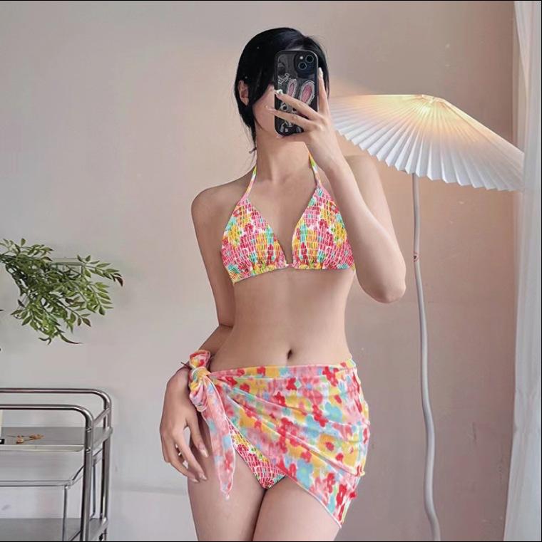 New Girl Small Fresh Bikini Sexy Small Breasts Gather Fashion Printing Split Skirt Swimsuit Women's Three-piece Set