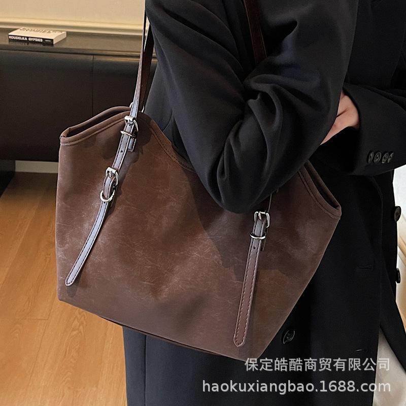 Large capacity matte retro bag women's autumn and winter 2025 new versatile shoulder bag texture work commuter tote bag