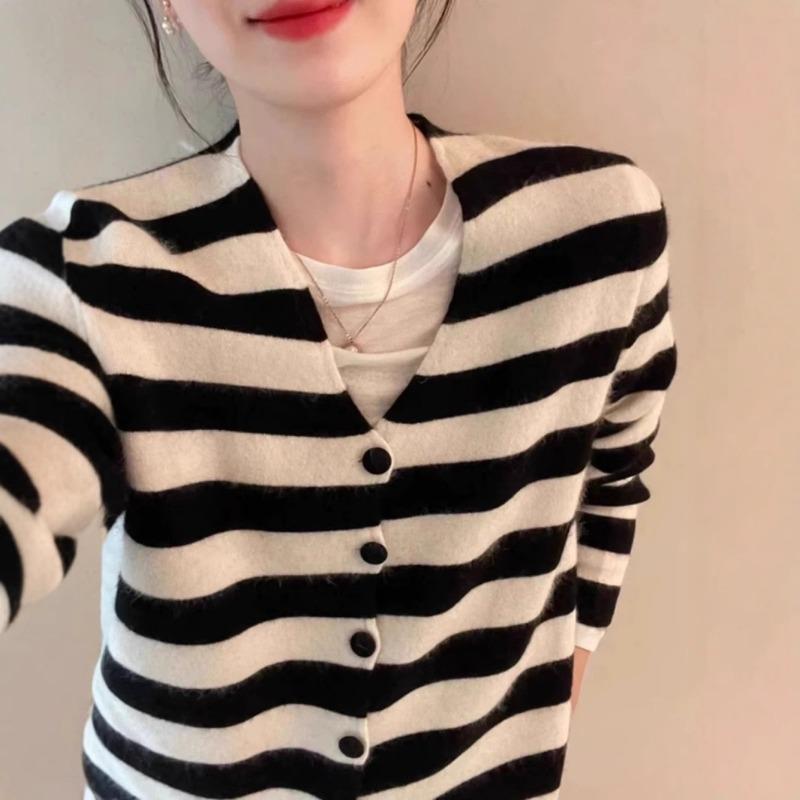 Striped Knitted Cardigan Women Autumn Winter Fashion Contrasting Color Retro V-neck Gentle Style Sweater Jacket Top