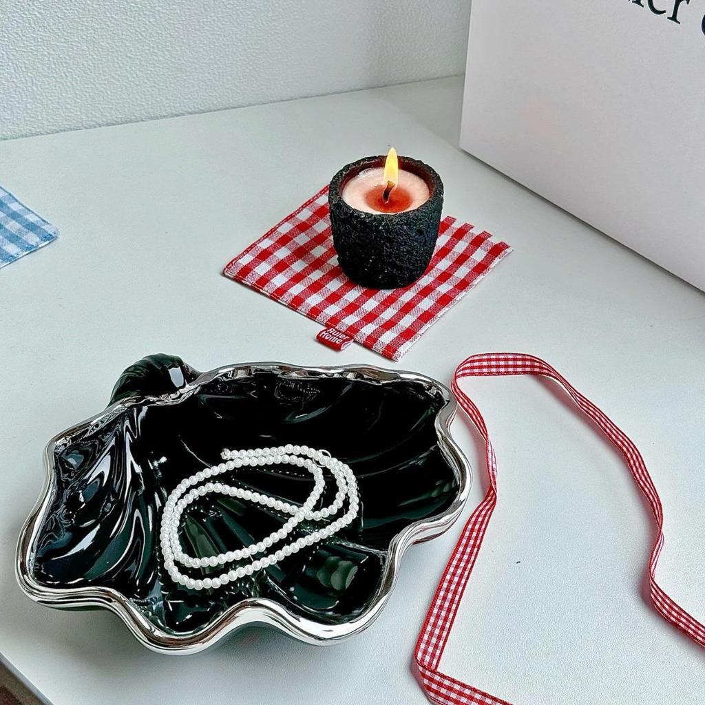 Nordic Ceramic Shell Ornament Key Holder - Desktop Decoration for Coffee Table or Entrance.