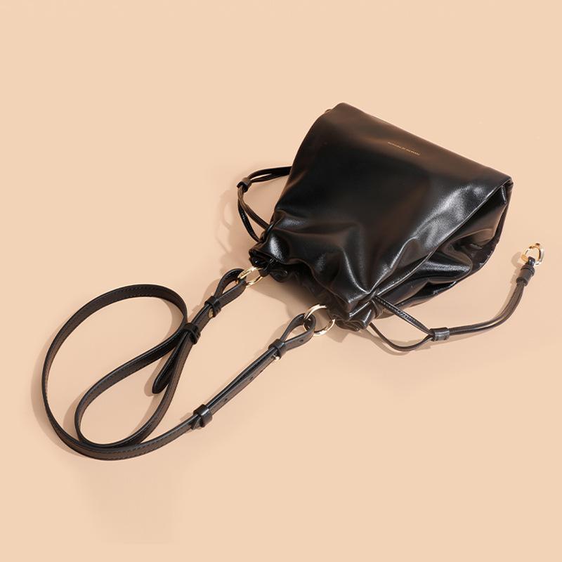 Soft Leather Crossbody Bag, Genuine Leather Women's Bag, Top Layer Cowhide, High-end Feel Bag, Texture Black Niche Bucket Bag