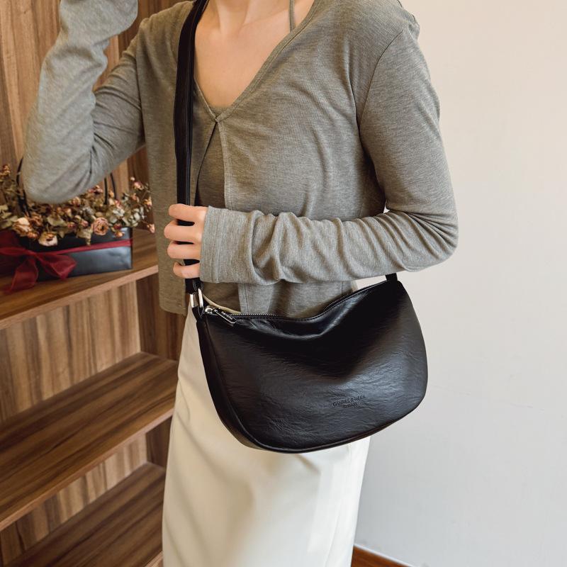 Retro Bag Women's Large-capacity New Niche Design High-end Texture Messenger Bag Commuter Dumpling Bag