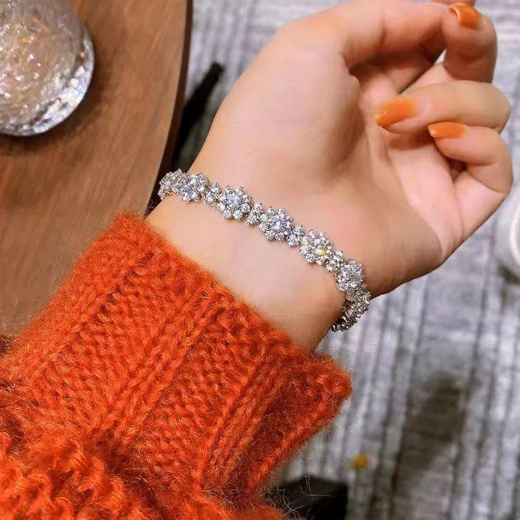 Hui Zhiyi S925 Silver Sunflower Bracelet: Luxurious Simulated Diamond Floral Design